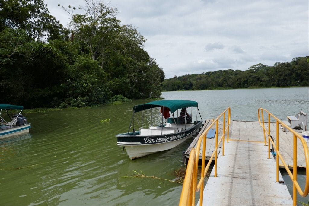 Balade sur un trait d’union Balade sur un trait d'union